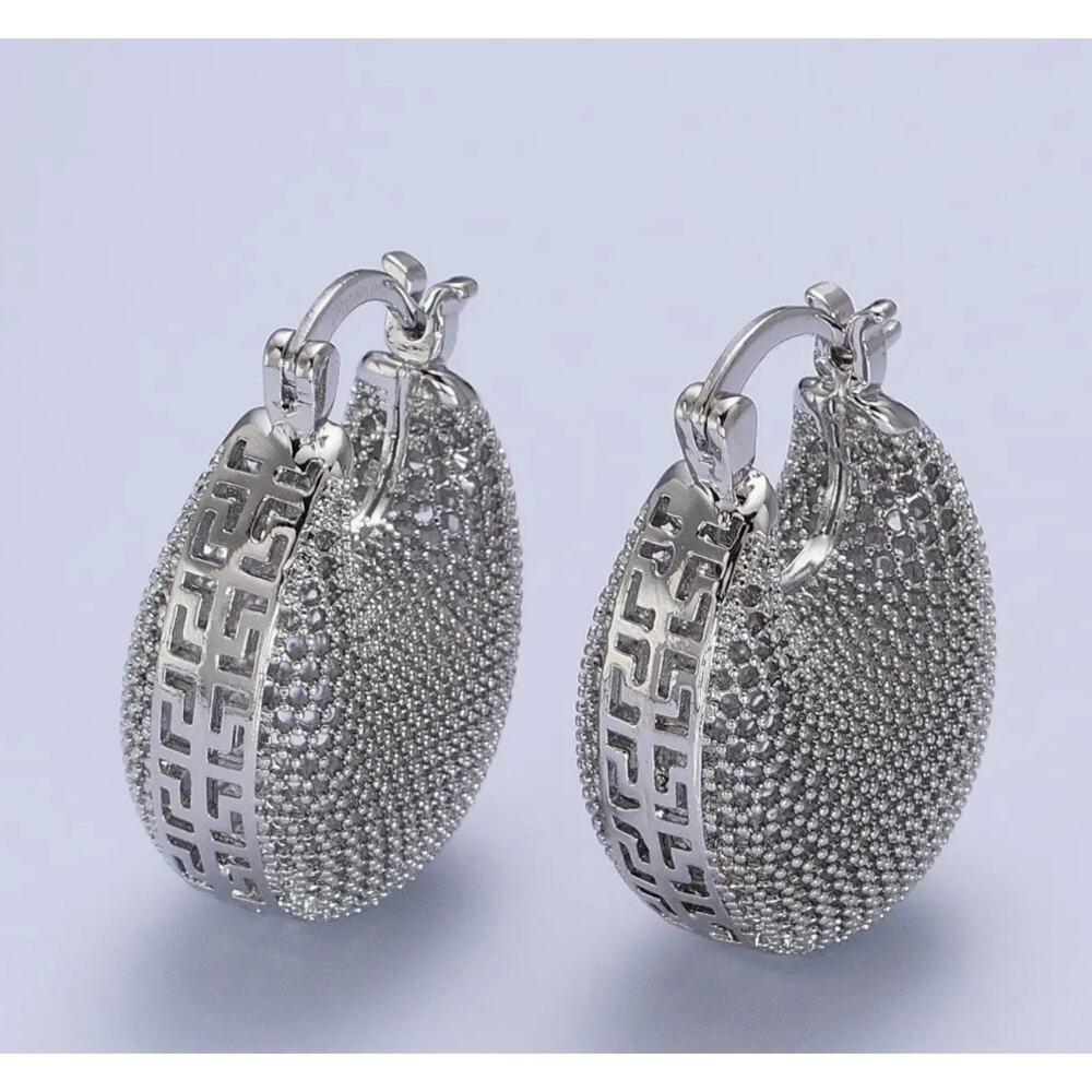 AIM Silver Plated
Minimalist Riveted Wire Rings Dome Latch Earrings in Silver